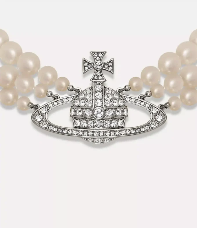 Dreireihiges Perlen-Basrelief-Halsband Dreireihiges Perlen-Basrelief-Halsband