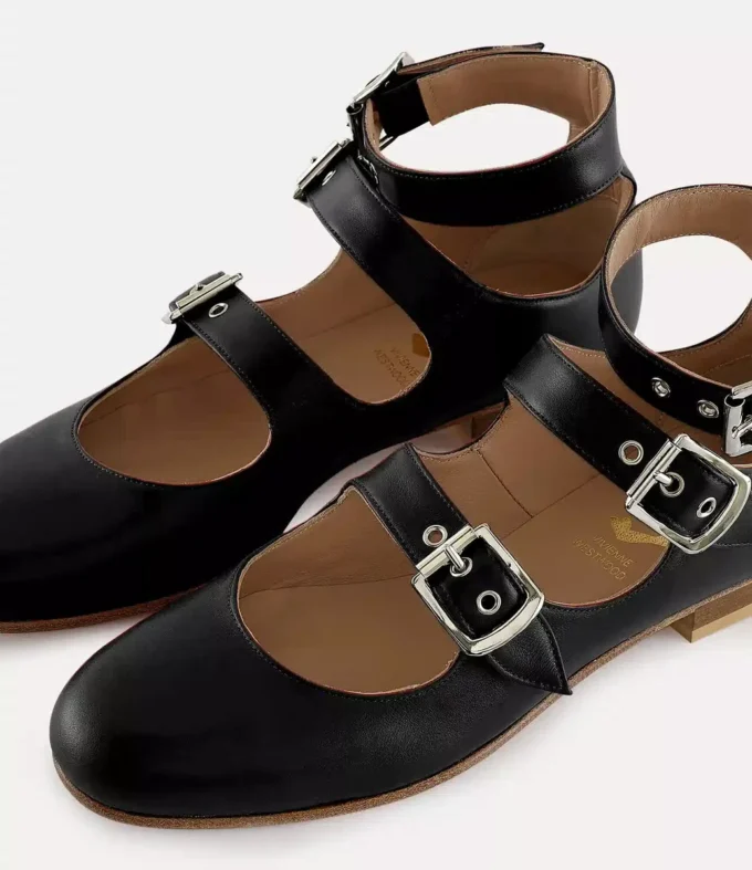 Römische Sandalen mit drei Riemen Römische Sandalen mit drei Riemen